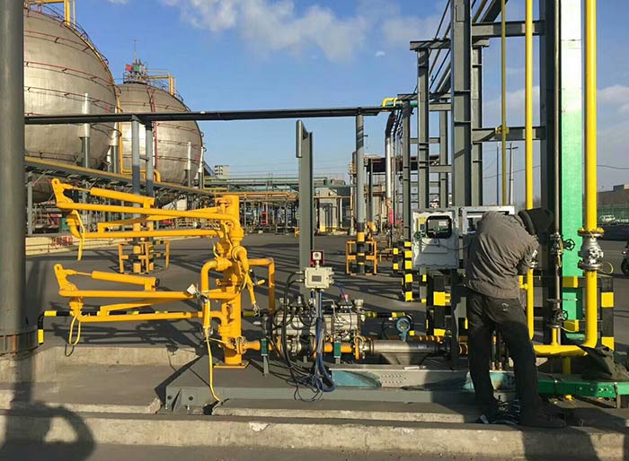 3.jpg 汽(火)車槽車裝卸車鶴管(流體裝卸臂)現(xiàn)場(chǎng)圖 3.jpg 汽(火)車槽車裝卸車鶴管(流體裝卸臂)現(xiàn)場(chǎng)圖